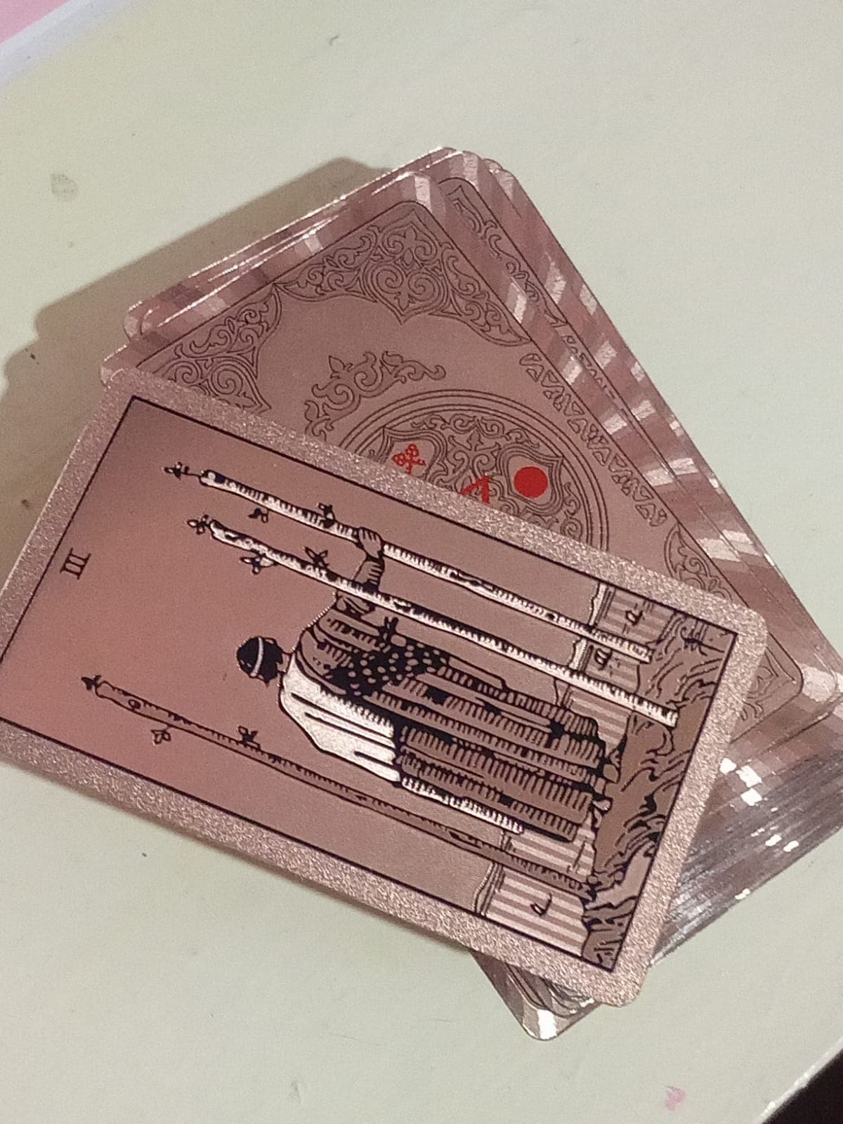 Mazo de cartas de Tarot consagrado para lectura con matriz de destino